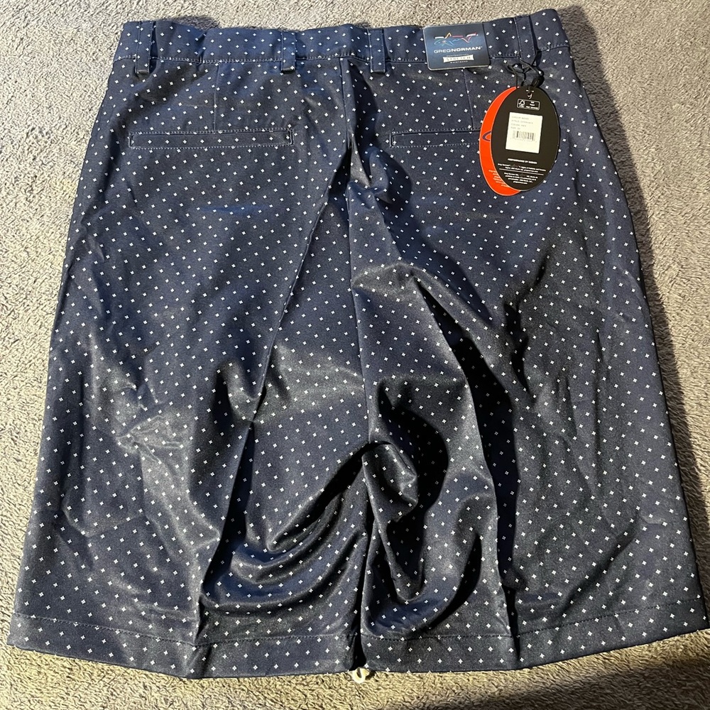 Mens Greg Norman golf shorts - Size 32